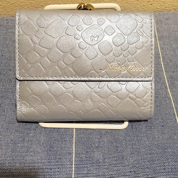 Nina Ricci slate Blue wallet with kiss lock - Picture 1 of 11